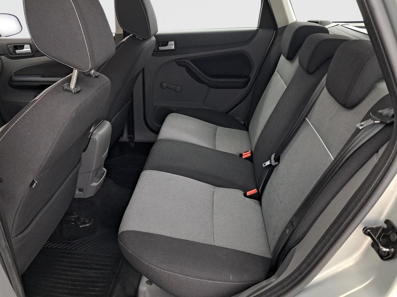 2010 Ford FOCUS - 15