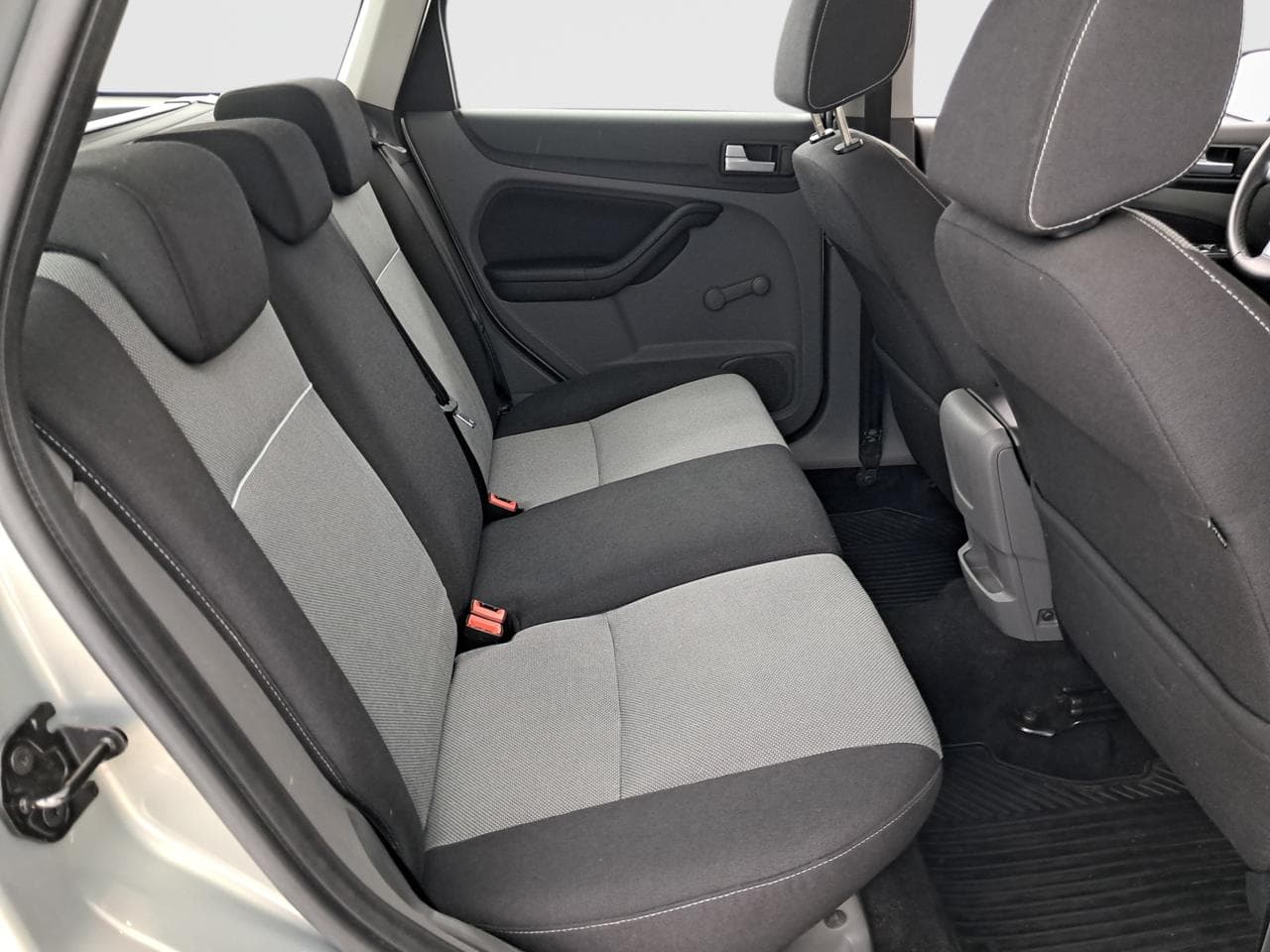 2010 Ford FOCUS - 13