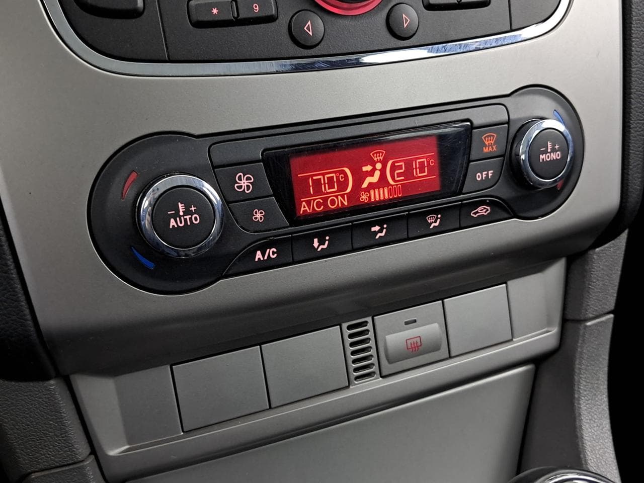 2010 Ford FOCUS - 20