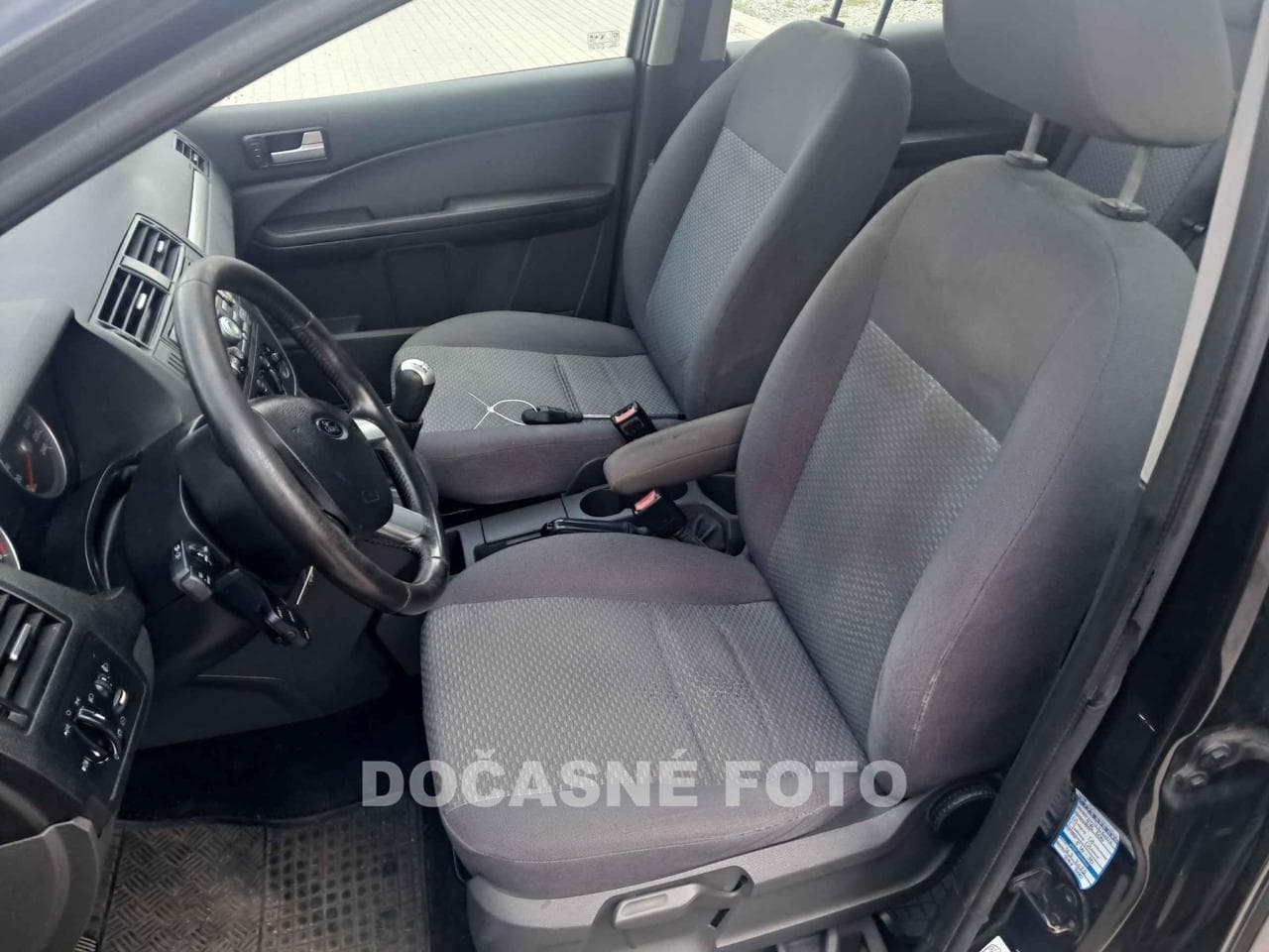 2004 Ford FOCUS - 3
