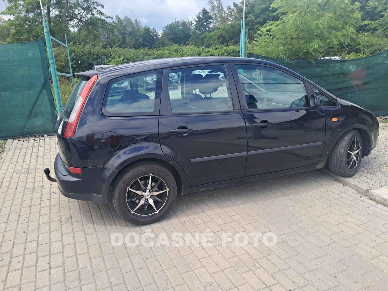 2004 Ford FOCUS - 2