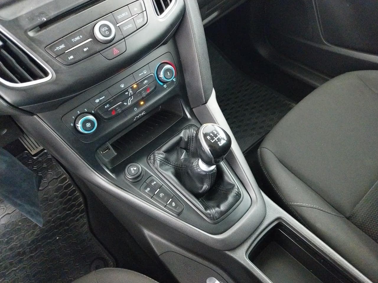 2015 Ford FOCUS - 19