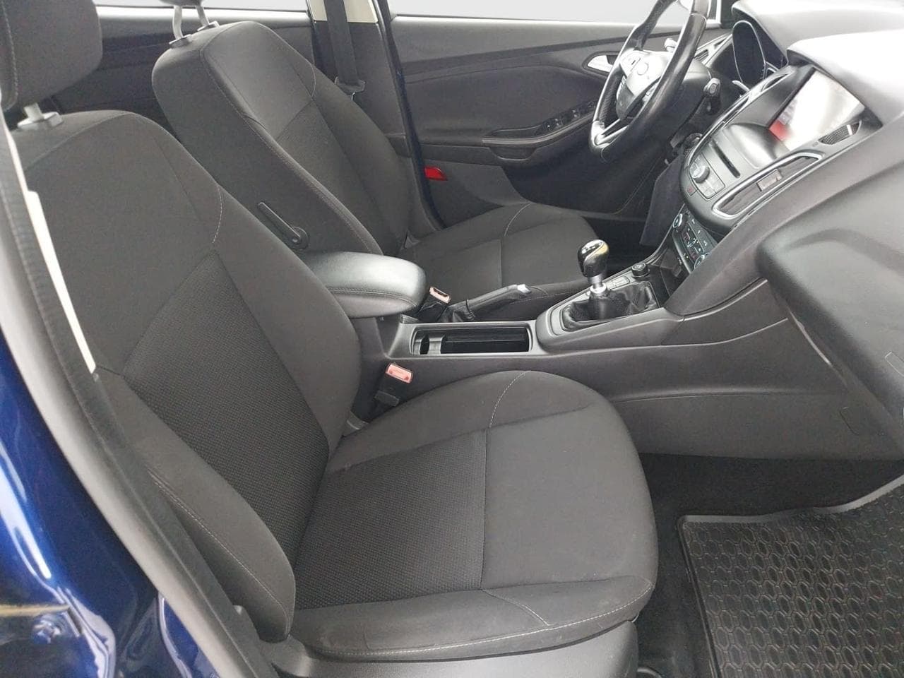 2015 Ford FOCUS - 12