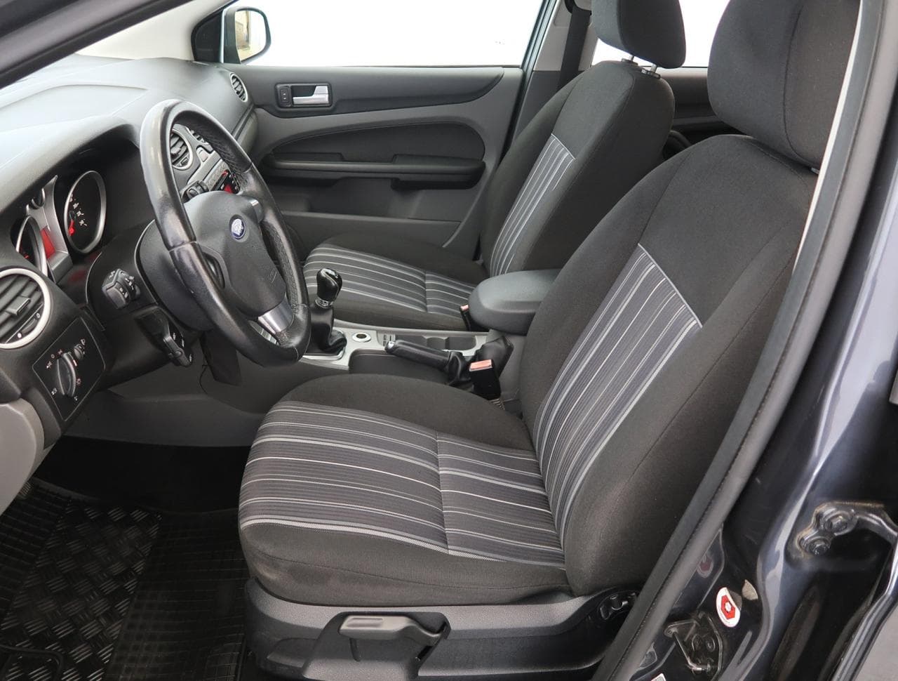 2009 Ford FOCUS - 16