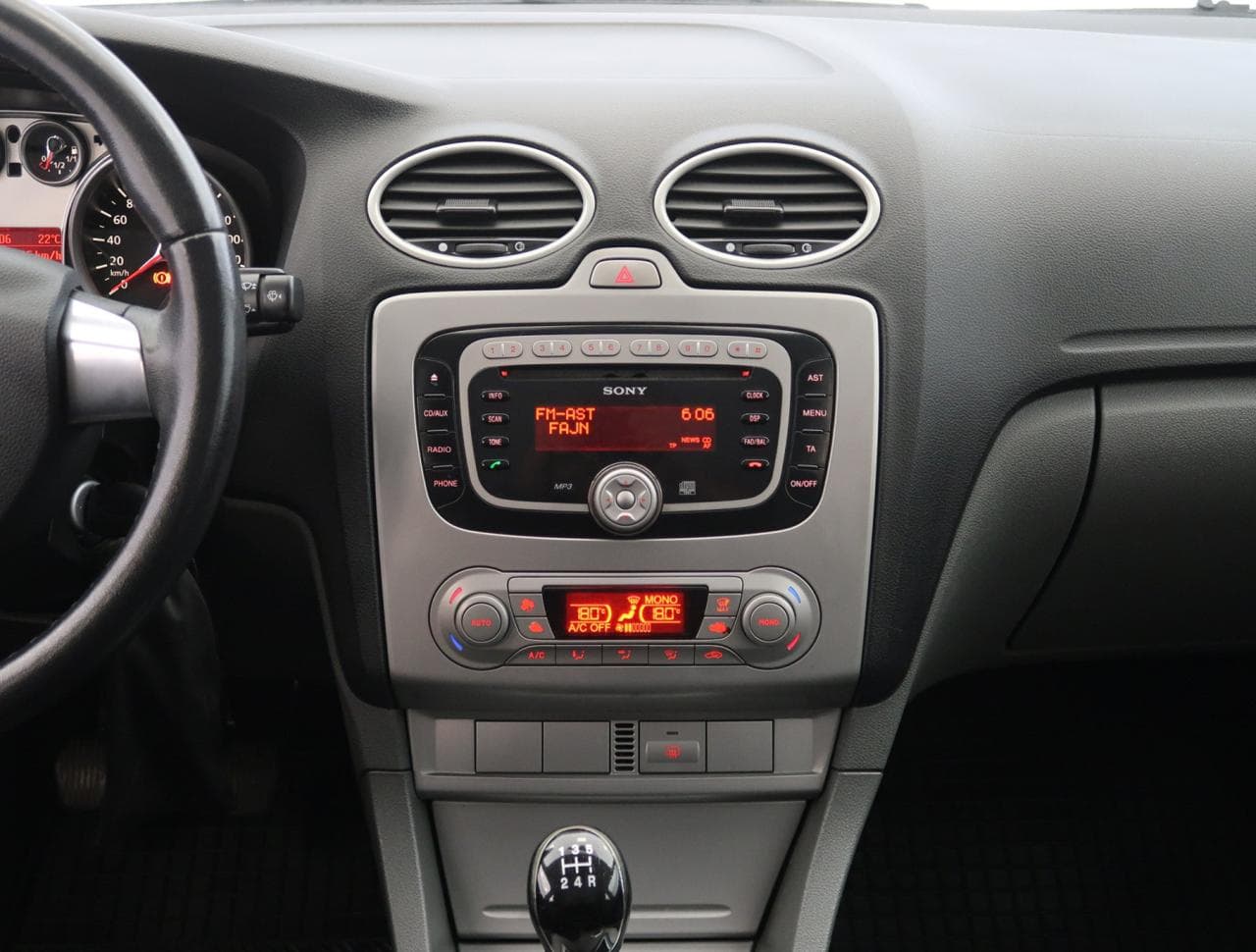 2009 Ford FOCUS - 18