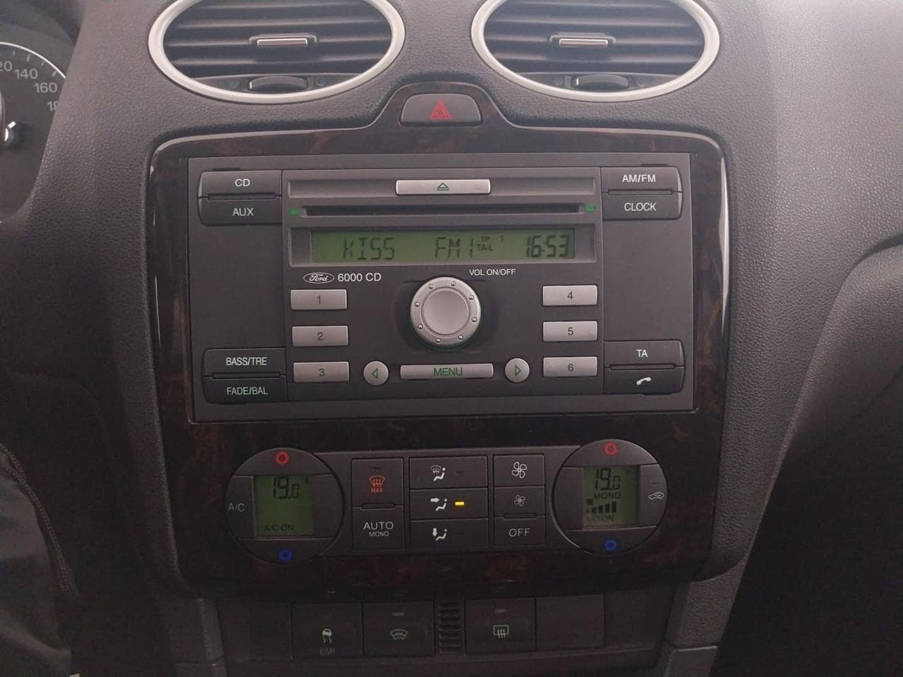 2006 Ford FOCUS - 18