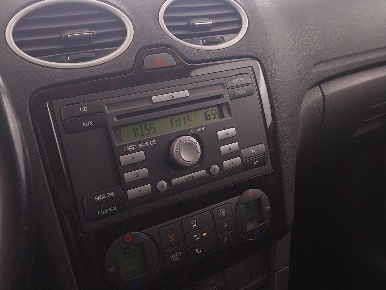 2006 Ford FOCUS - 19