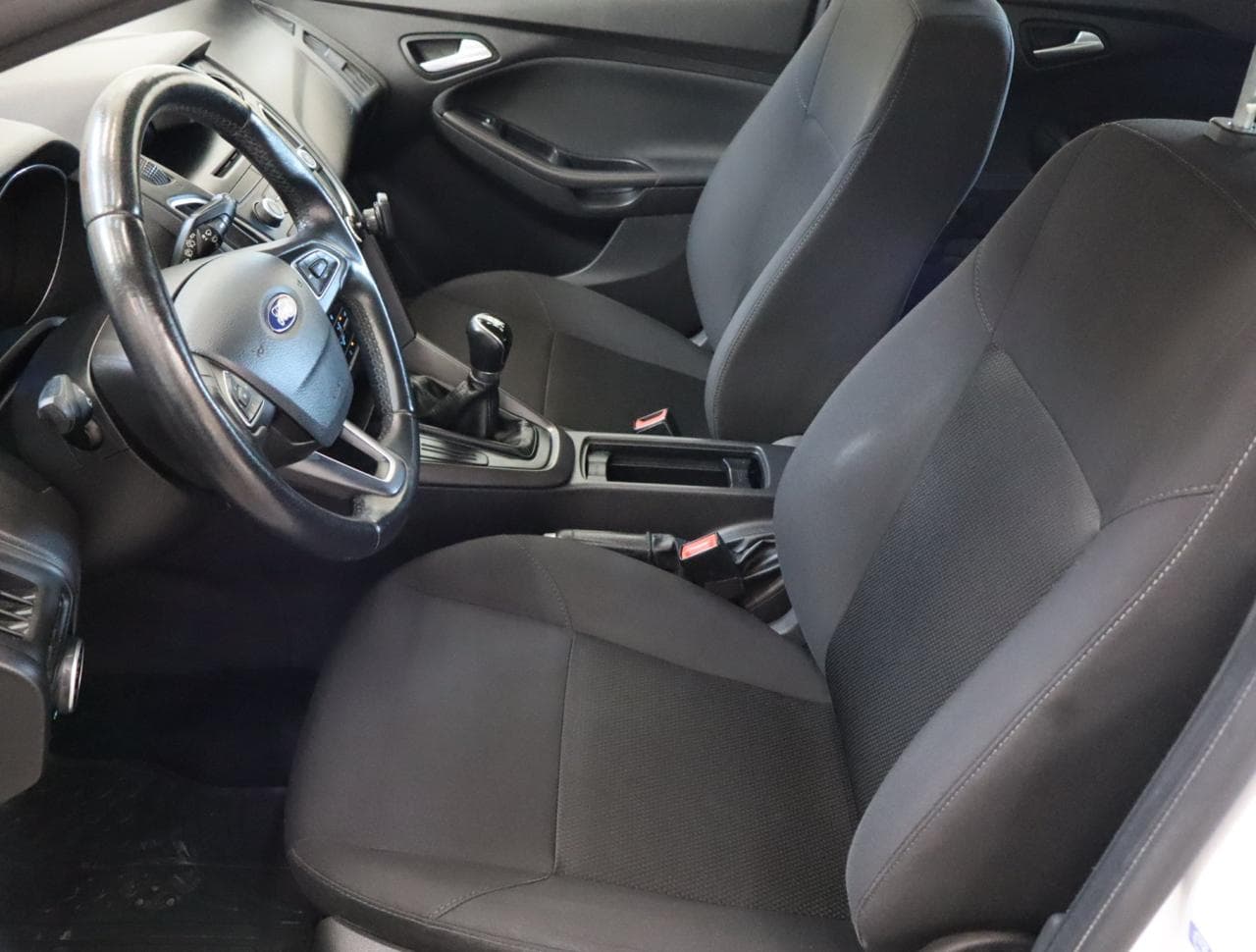 2017 Ford FOCUS - 16