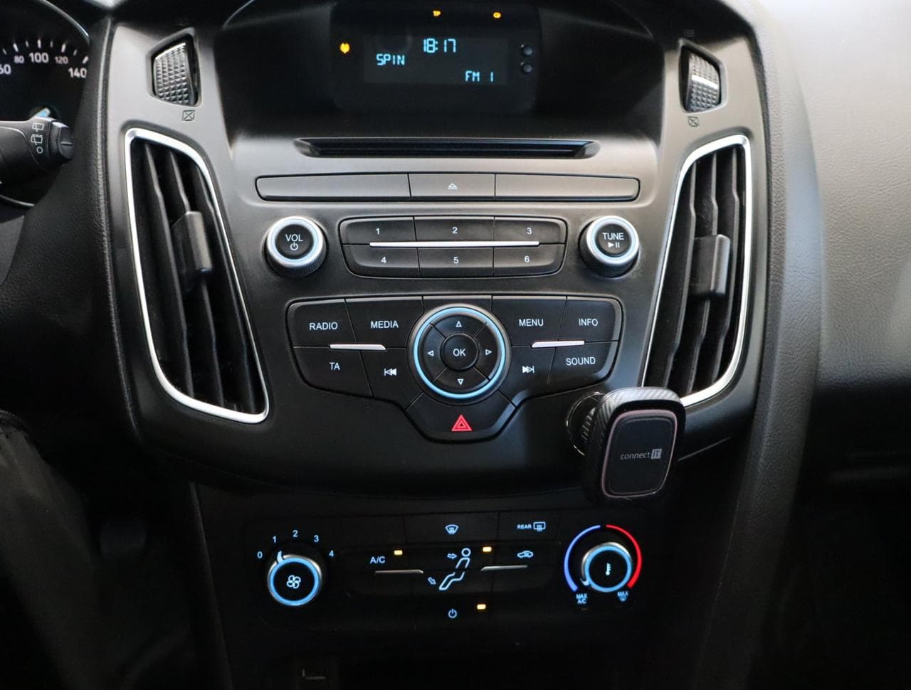 2017 Ford FOCUS - 18
