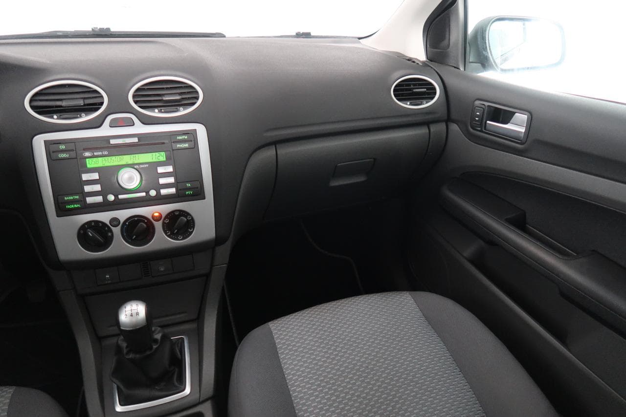 2005 Ford FOCUS - 11