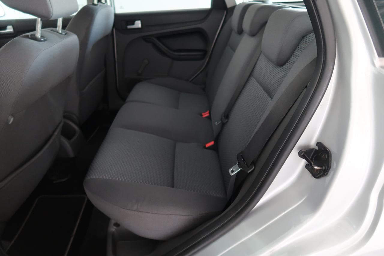 2005 Ford FOCUS - 15