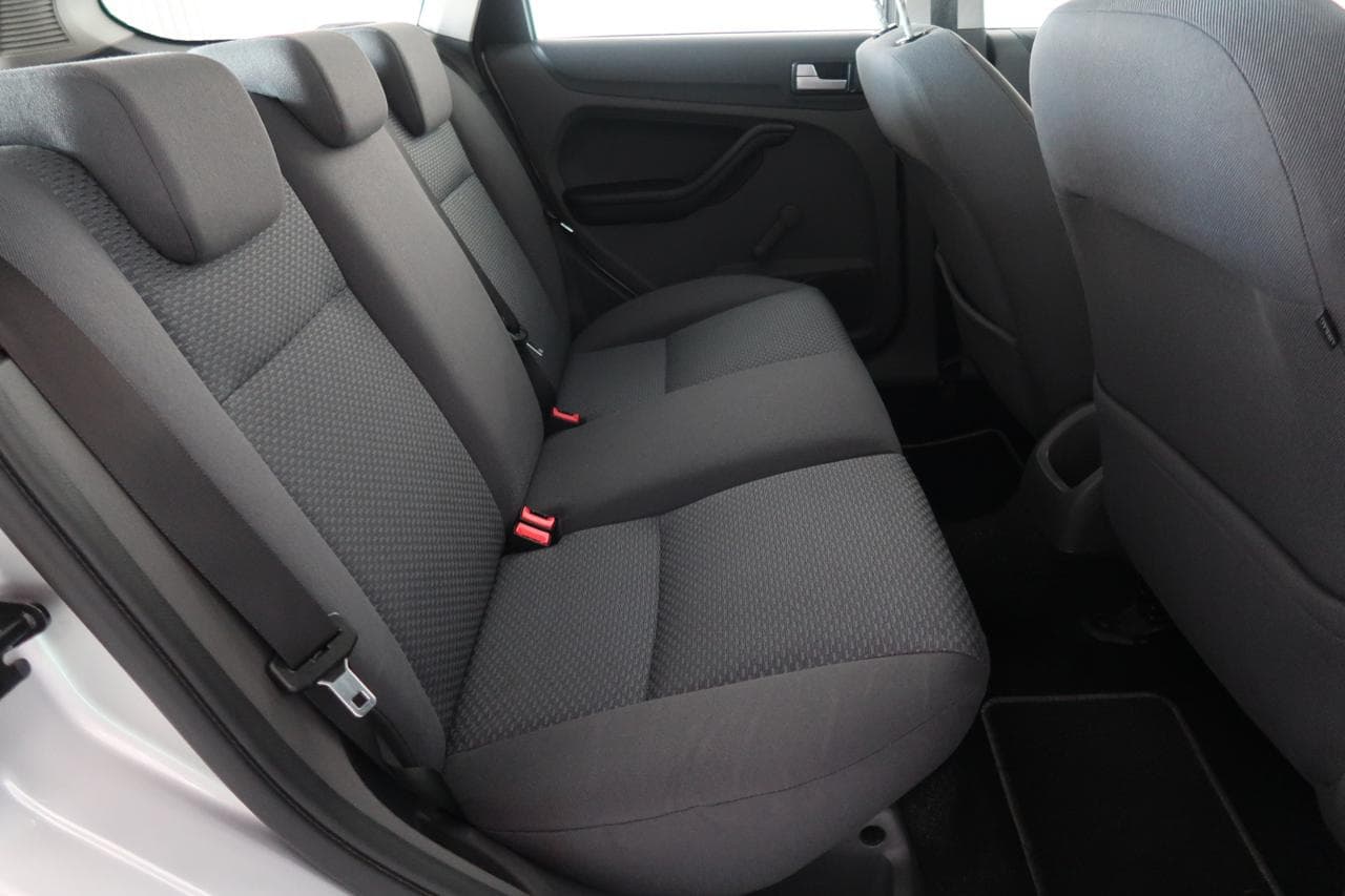 2005 Ford FOCUS - 13