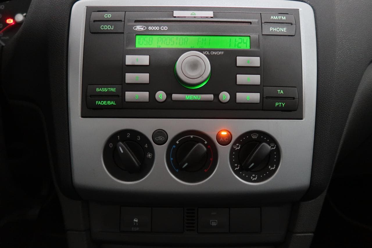 2005 Ford FOCUS - 18