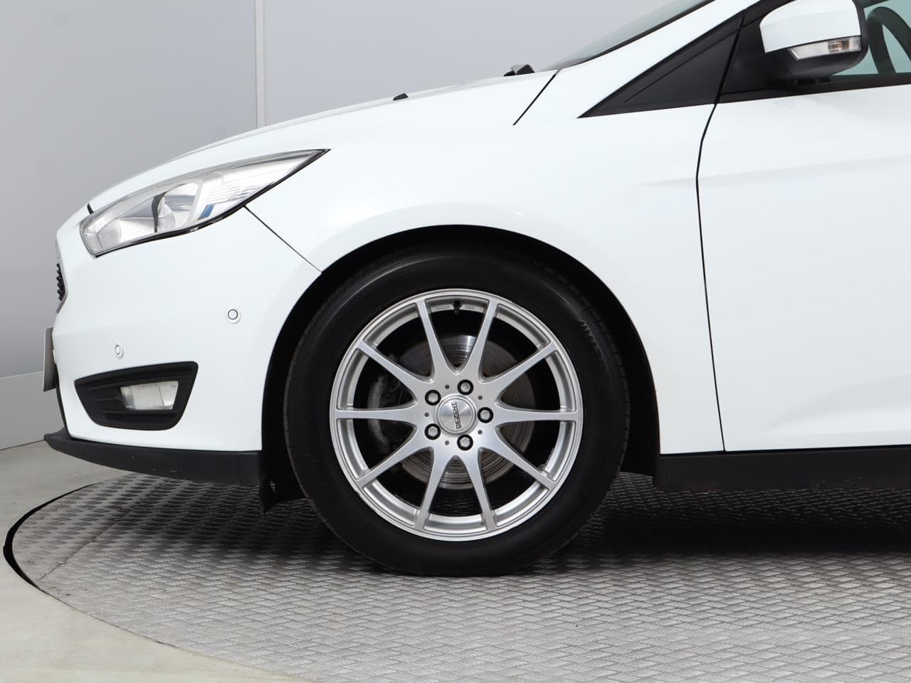 2015 Ford FOCUS - 18