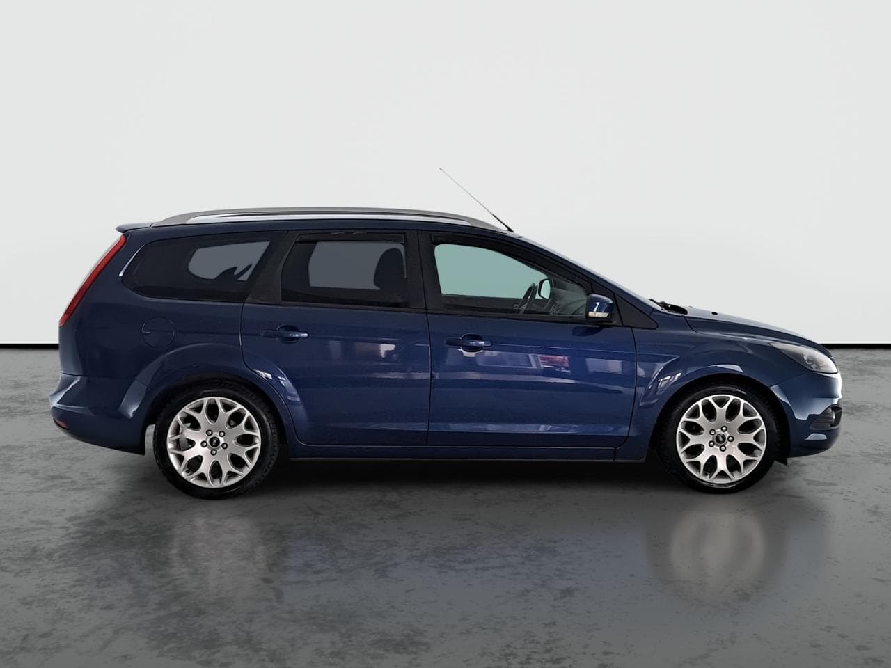 2010 Ford FOCUS - 8