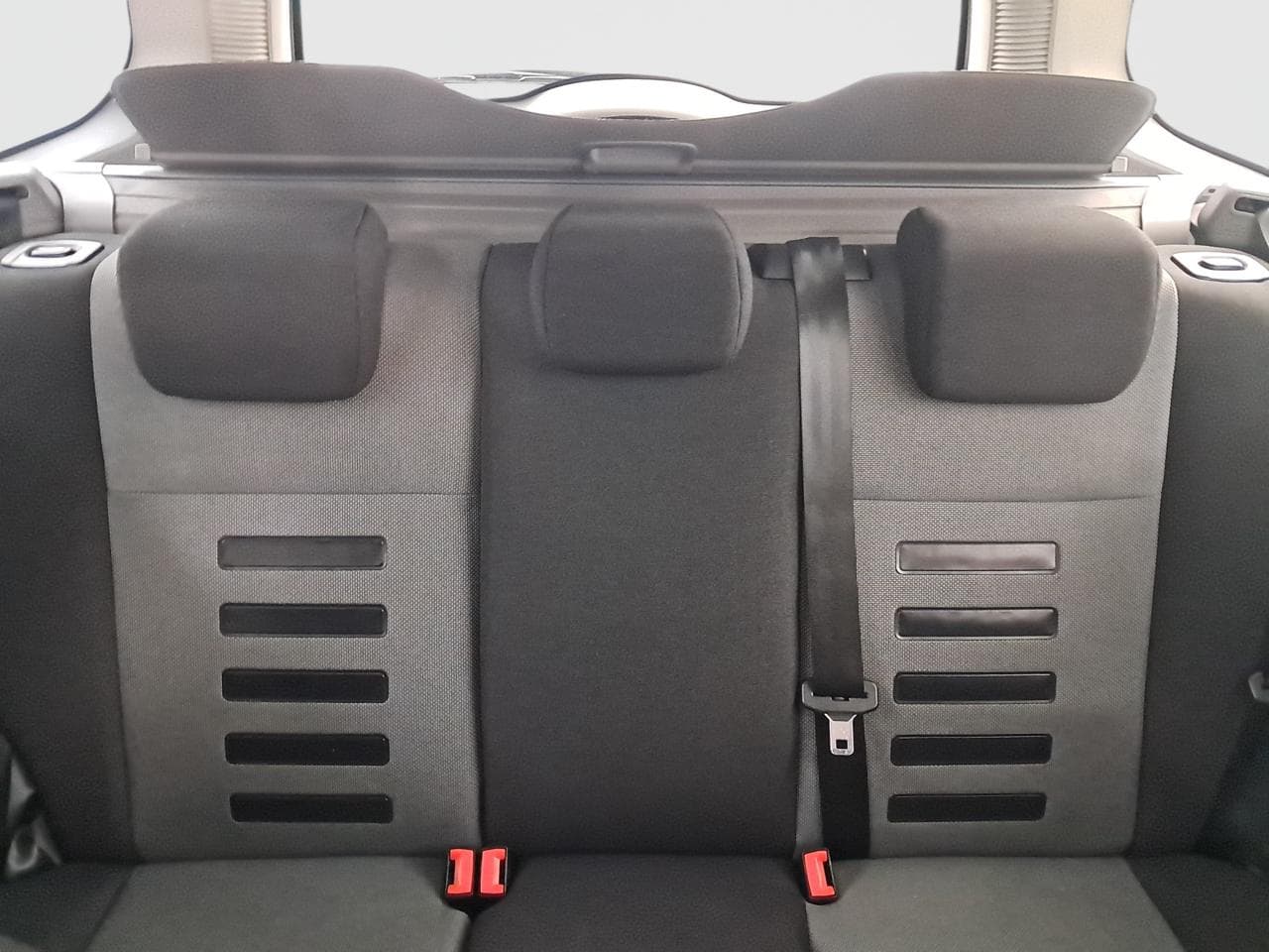 2010 Ford FOCUS - 14