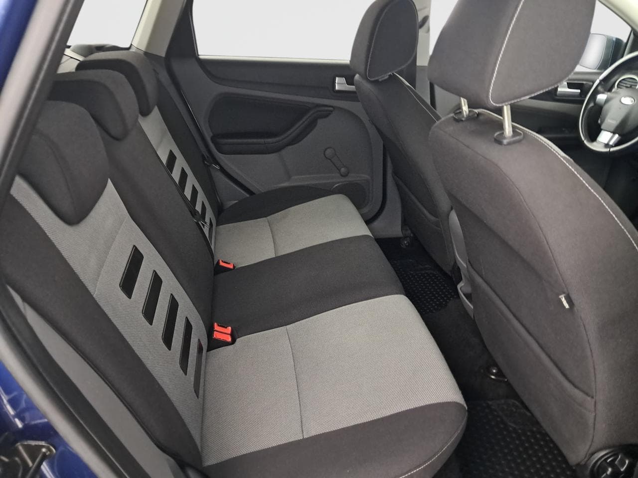 2010 Ford FOCUS - 13