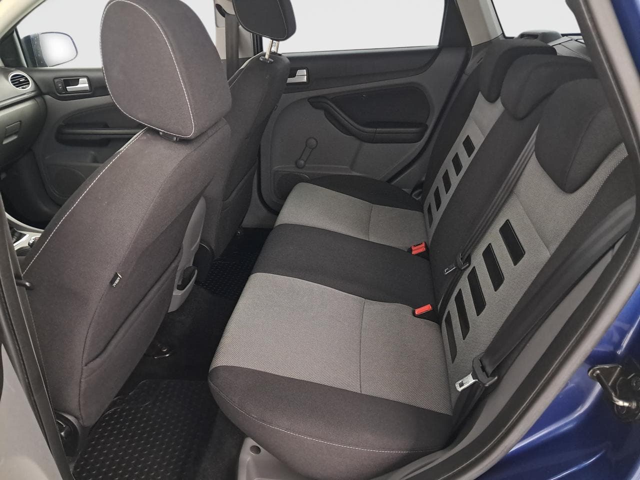 2010 Ford FOCUS - 15