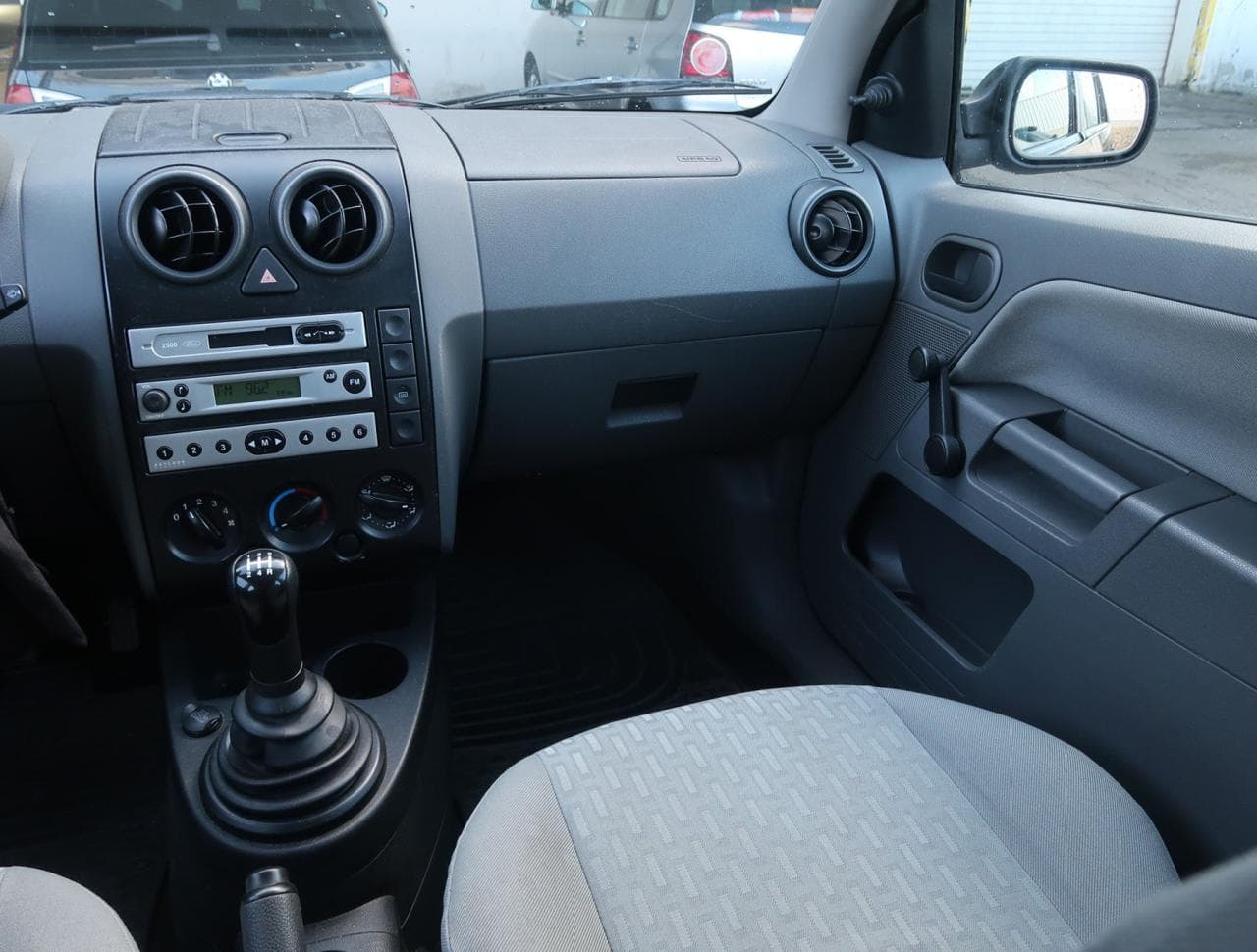 2004 Ford FUSION - 11