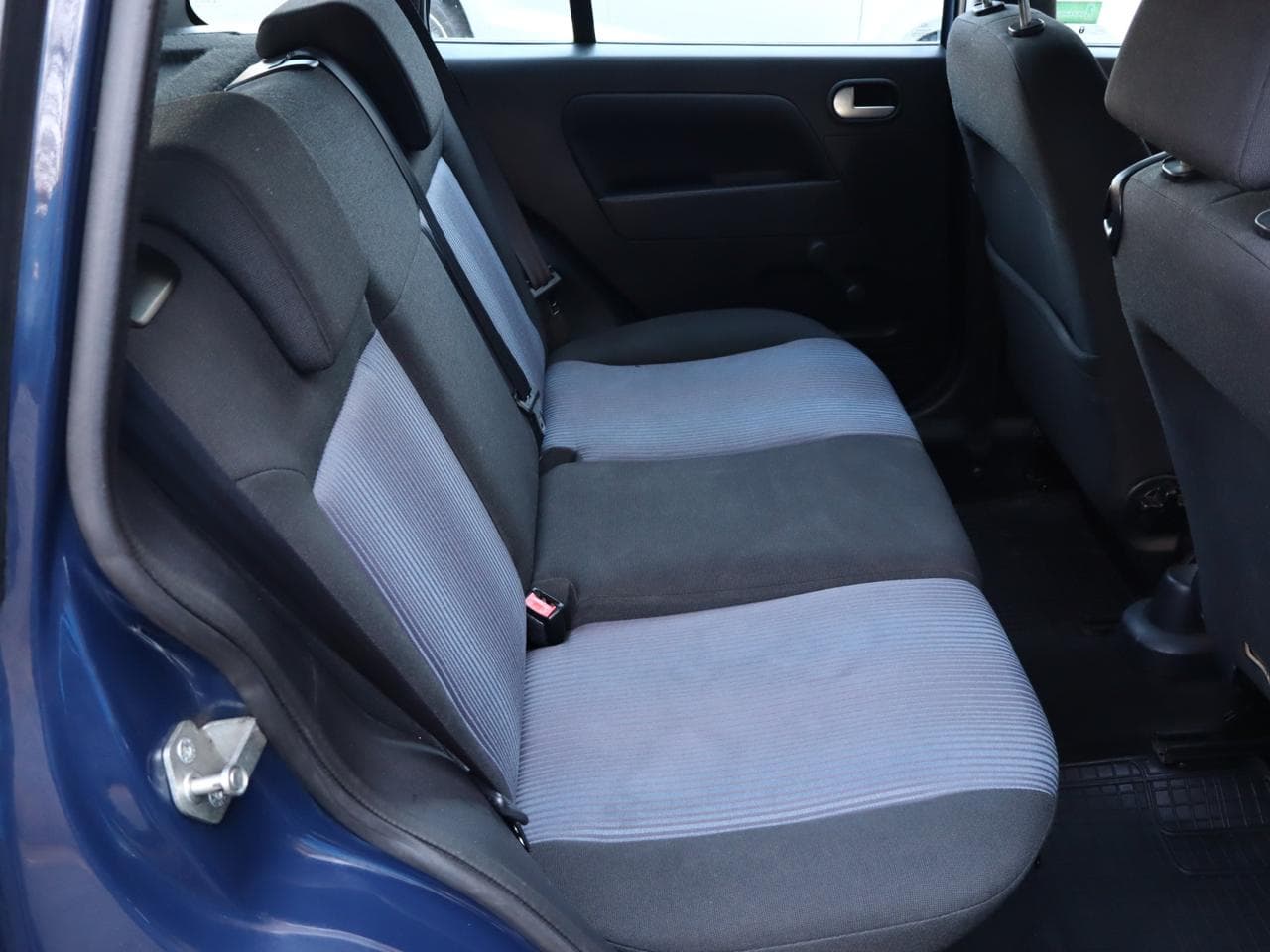 2010 Ford Fusion - 11