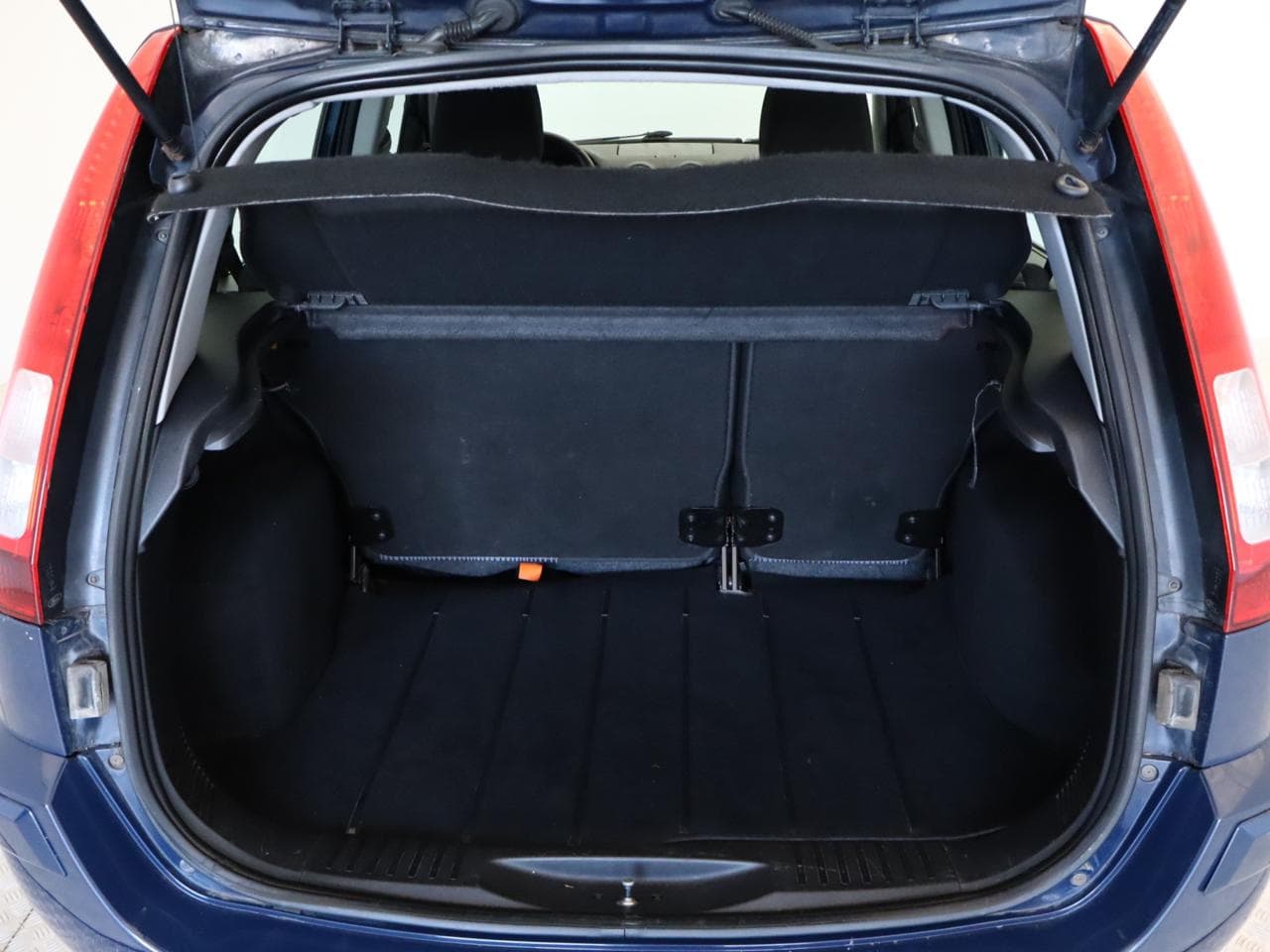 2010 Ford Fusion - 17