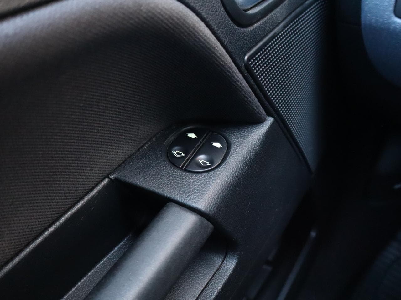 2010 Ford Fusion - 19