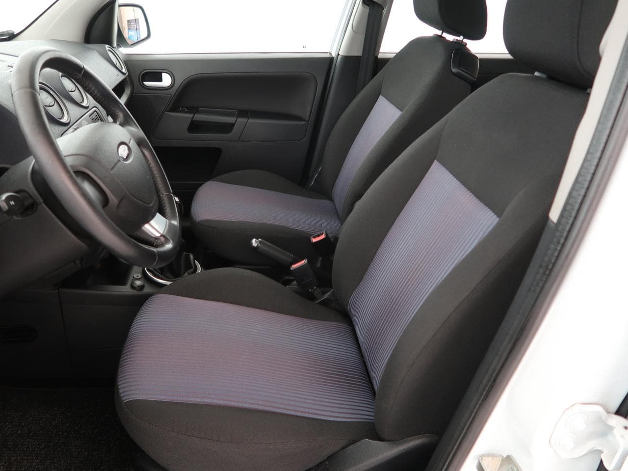 2010 Ford FUSION - 16