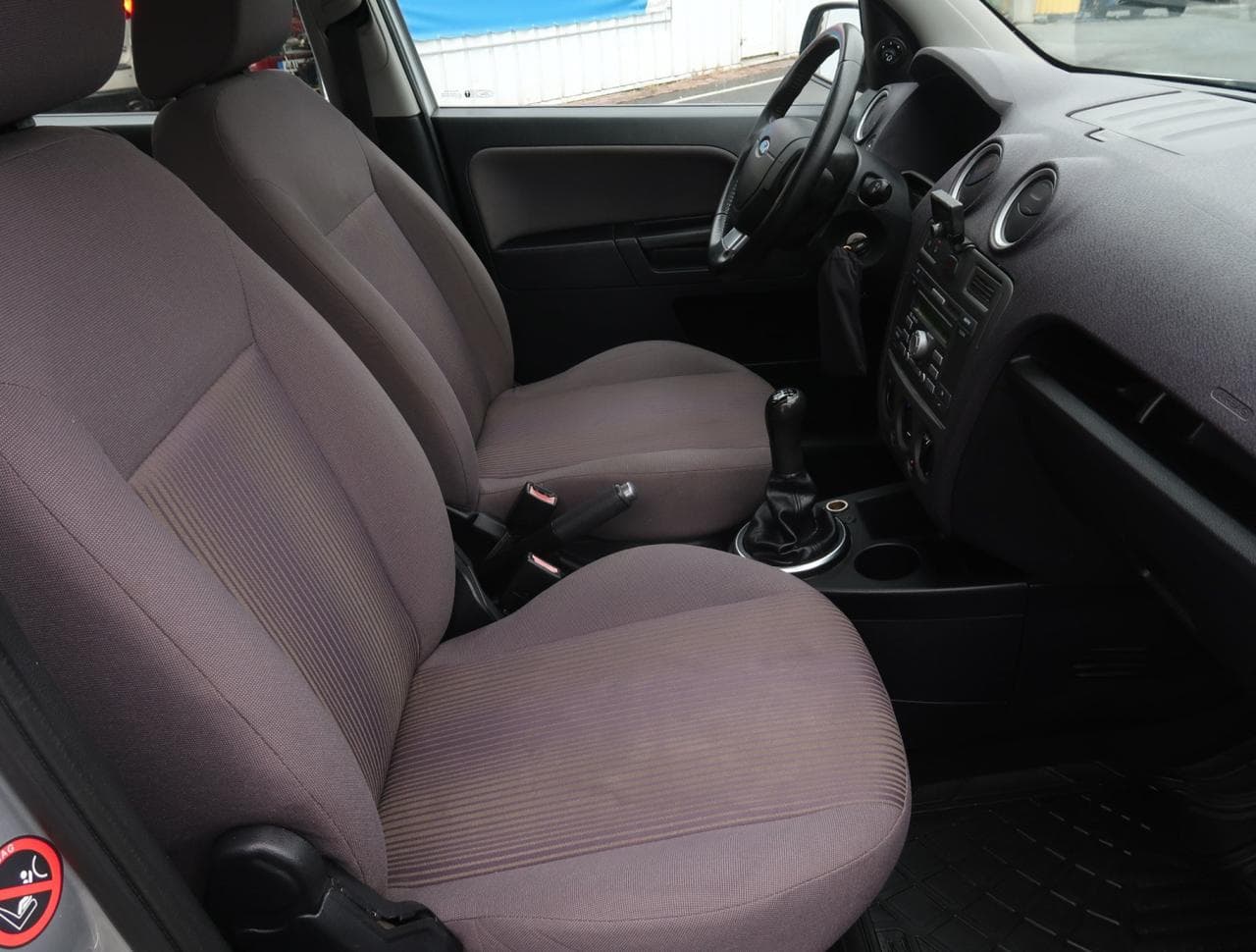 2010 Ford FUSION - 12