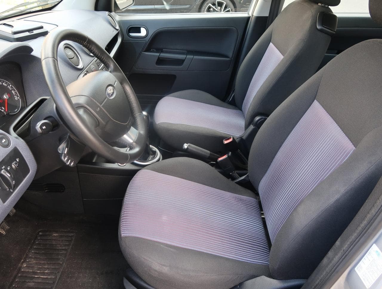 2010 Ford FUSION - 16
