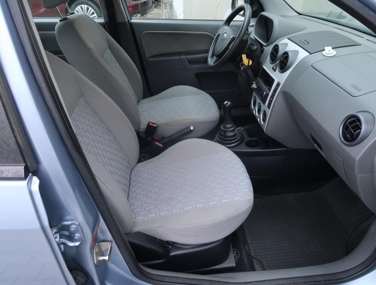2005 Ford FUSION - 12