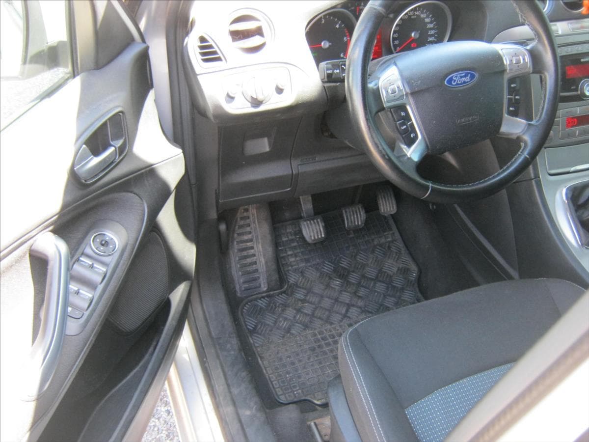2010 Ford GALAXY - 15