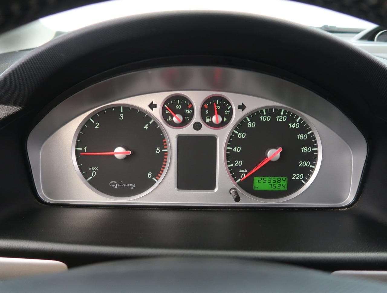 2004 Ford Galaxy - 17