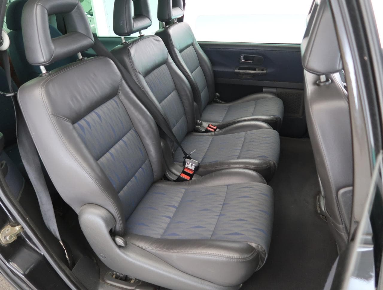 2004 Ford Galaxy - 13