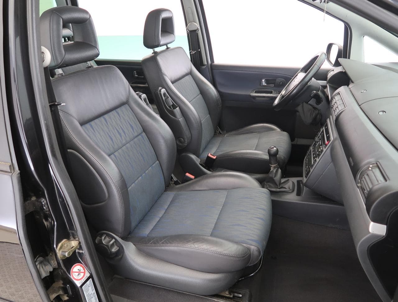 2004 Ford Galaxy - 12