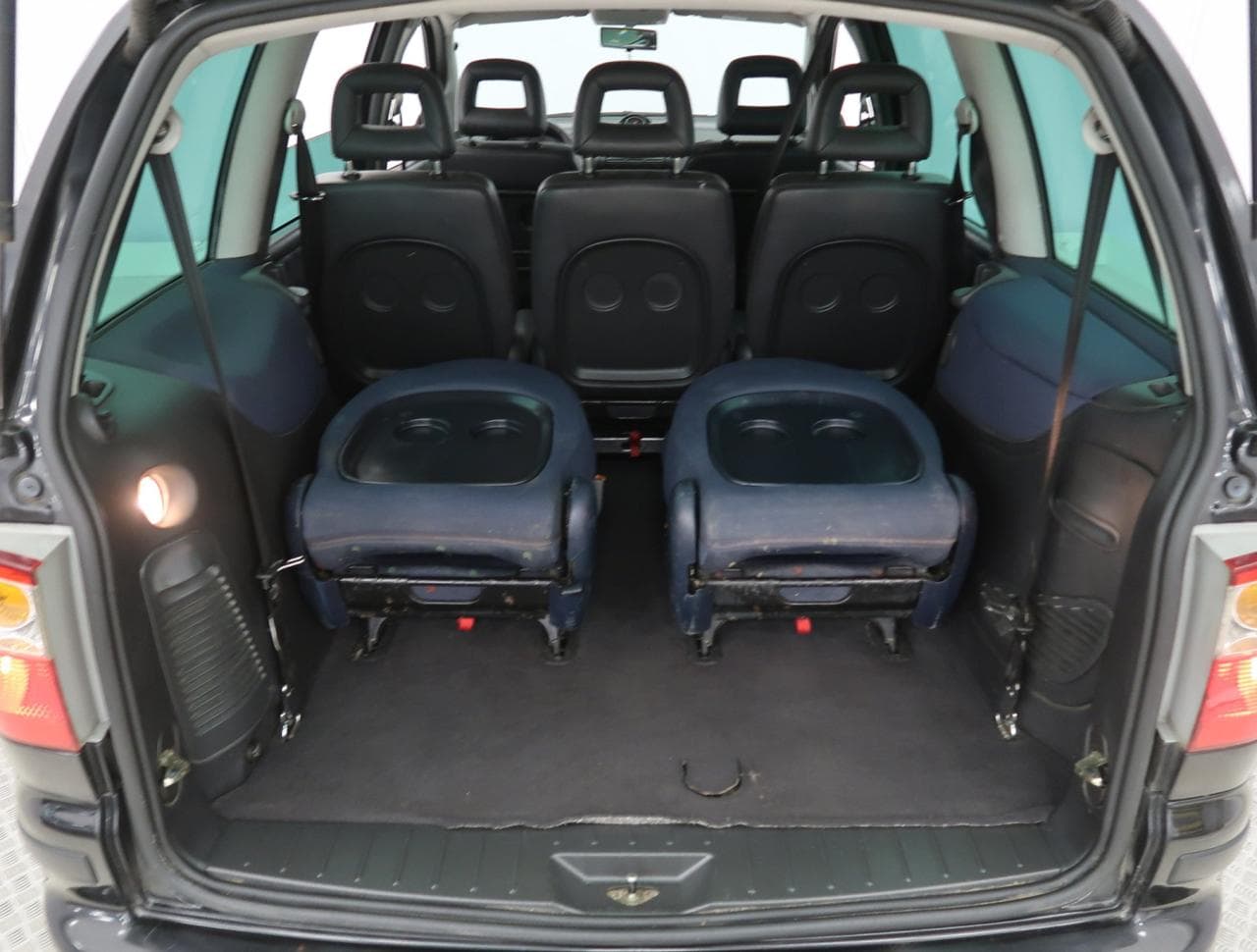 2004 Ford Galaxy - 19