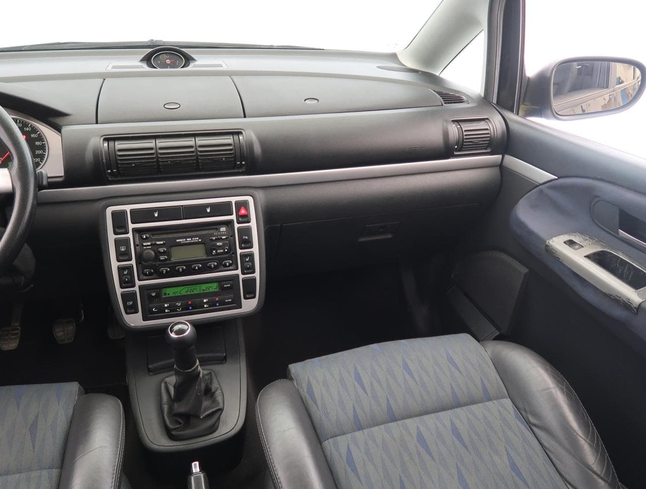 2004 Ford Galaxy - 11