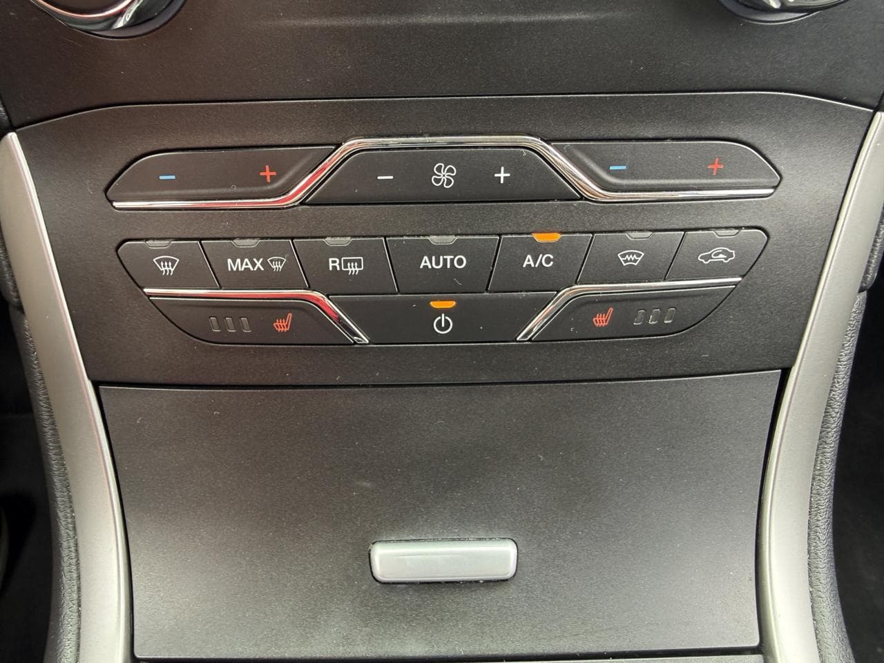 2016 Ford GALAXY - 38