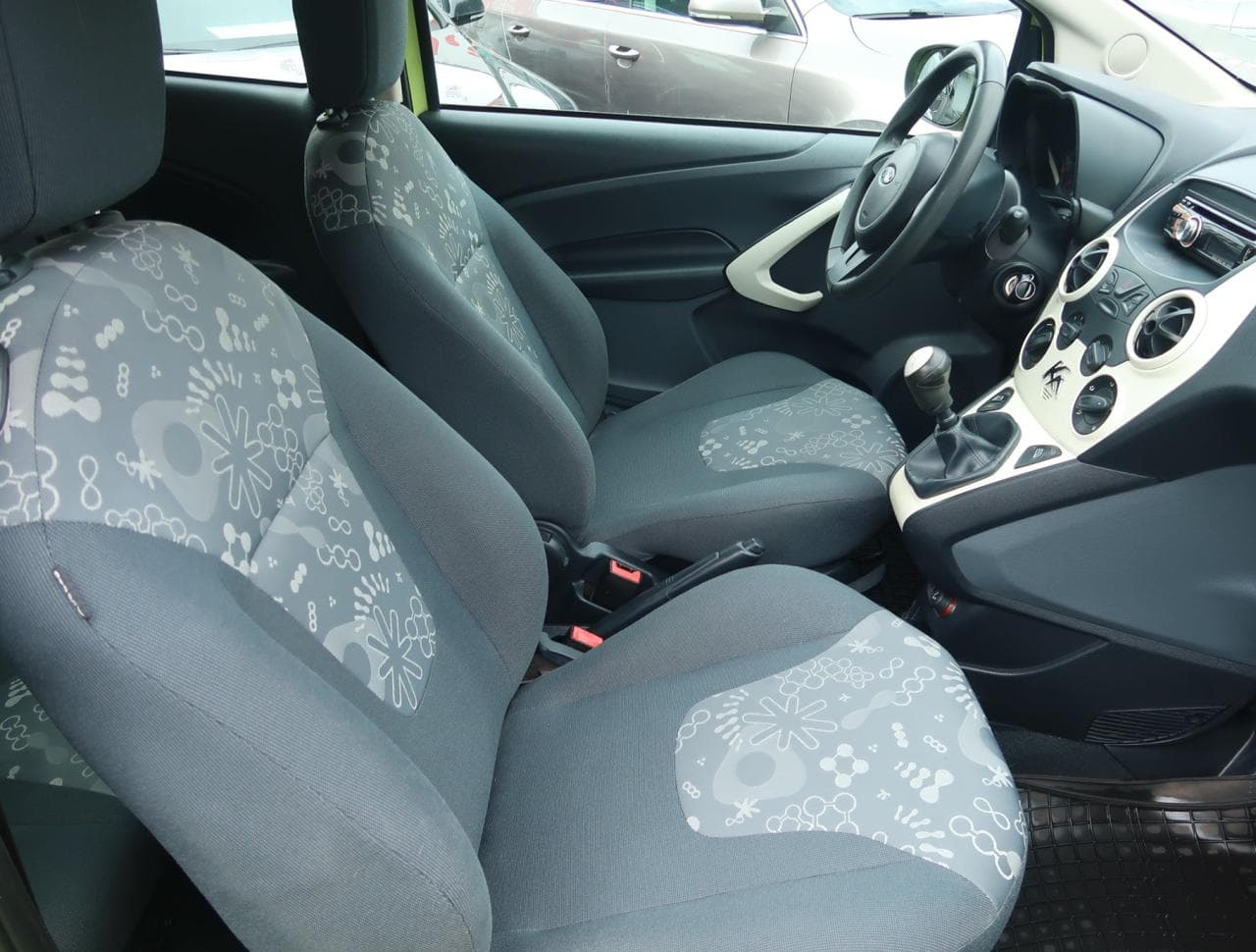 2011 Ford KA - 12