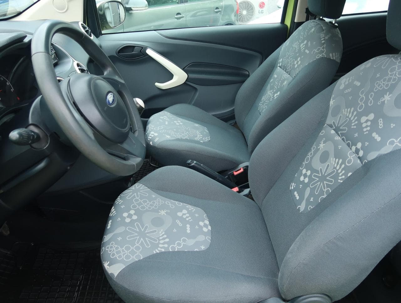 2011 Ford KA - 16