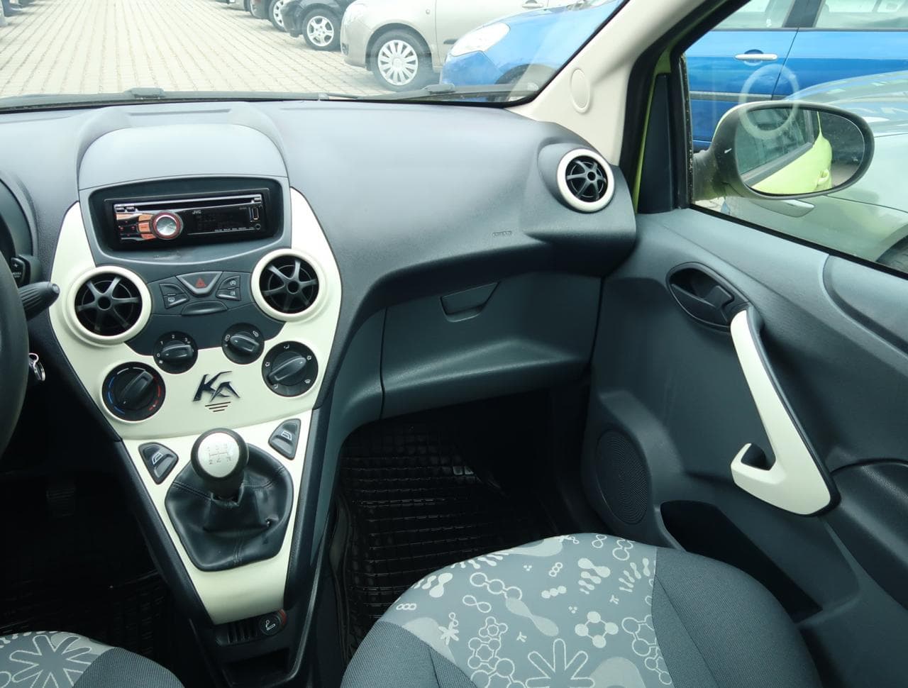 2011 Ford KA - 11