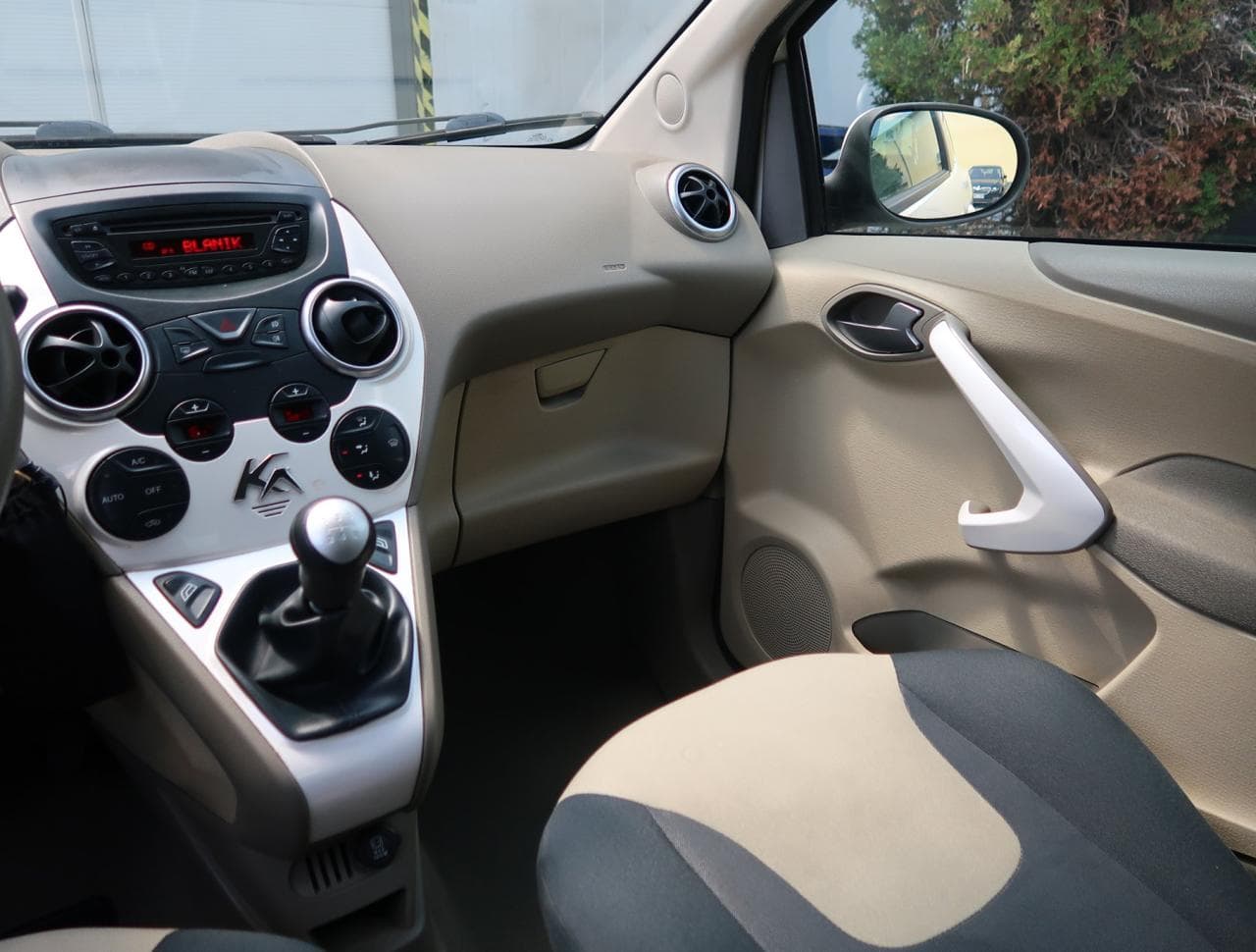 2009 Ford KA - 11