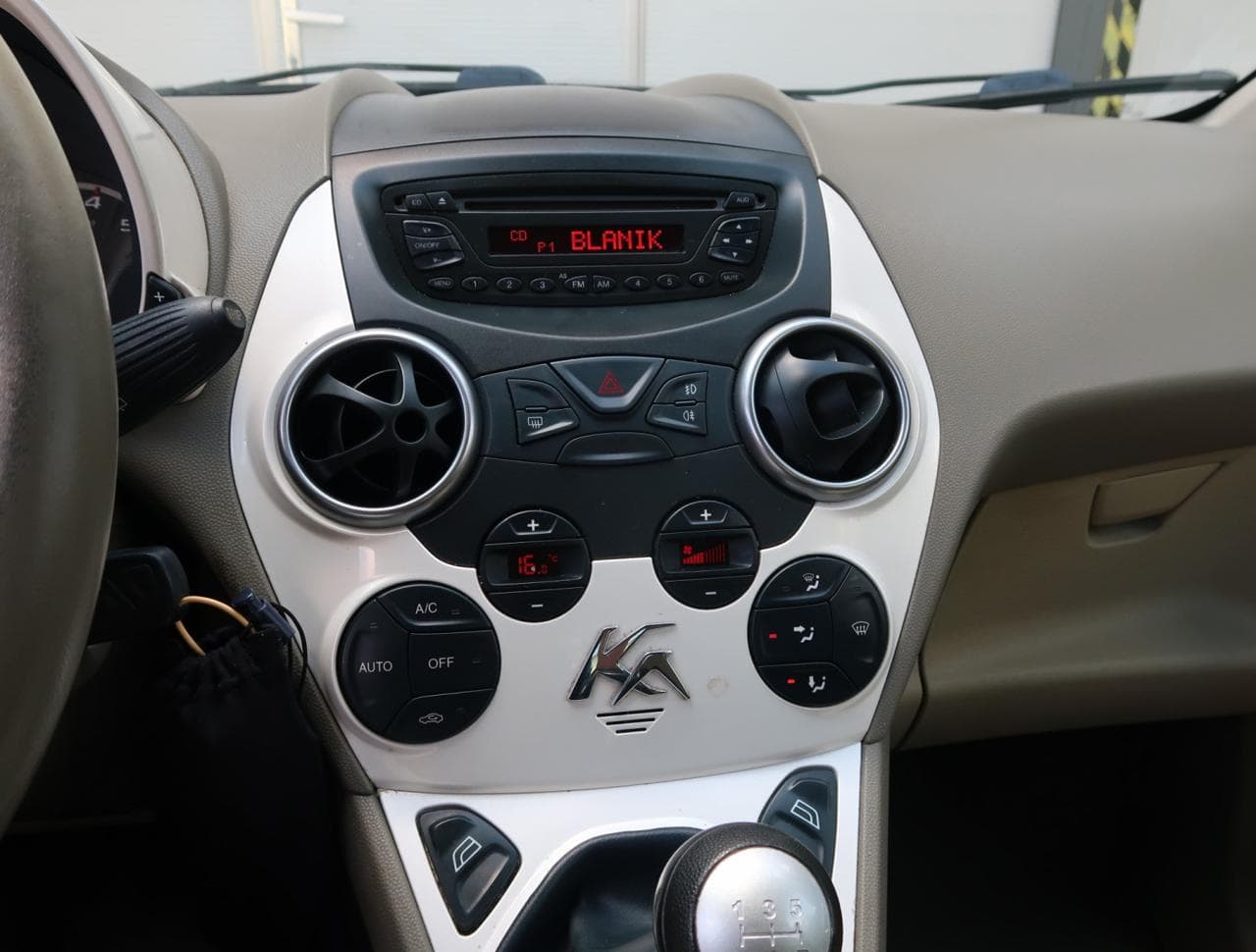 2009 Ford KA - 18