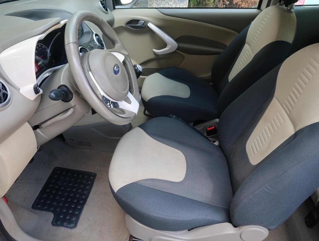 2009 Ford KA - 16