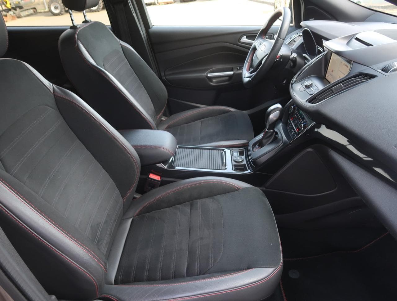 2019 Ford KUGA - 12