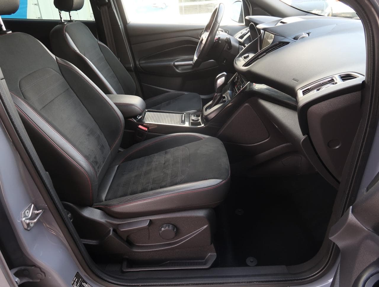 2019 Ford KUGA - 12