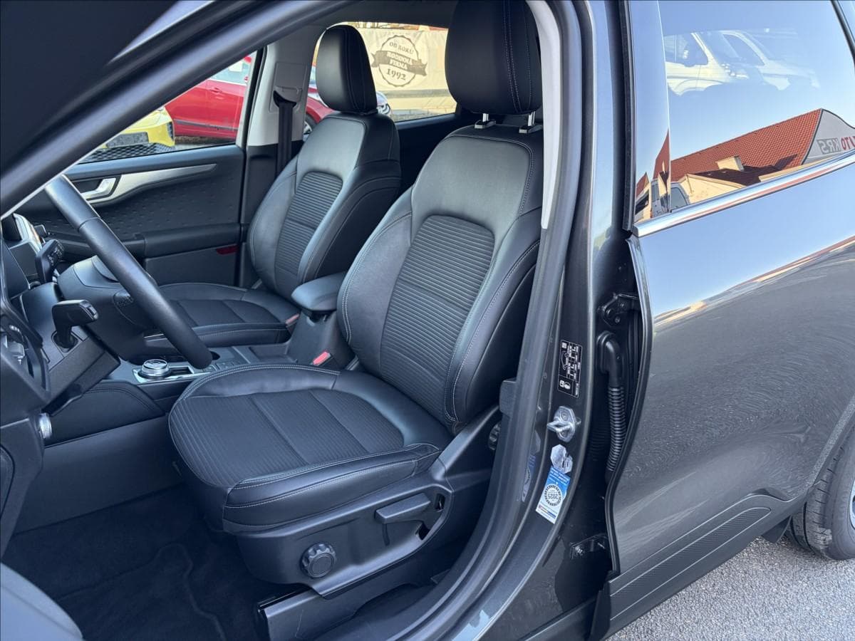 2020 Ford KUGA - 19