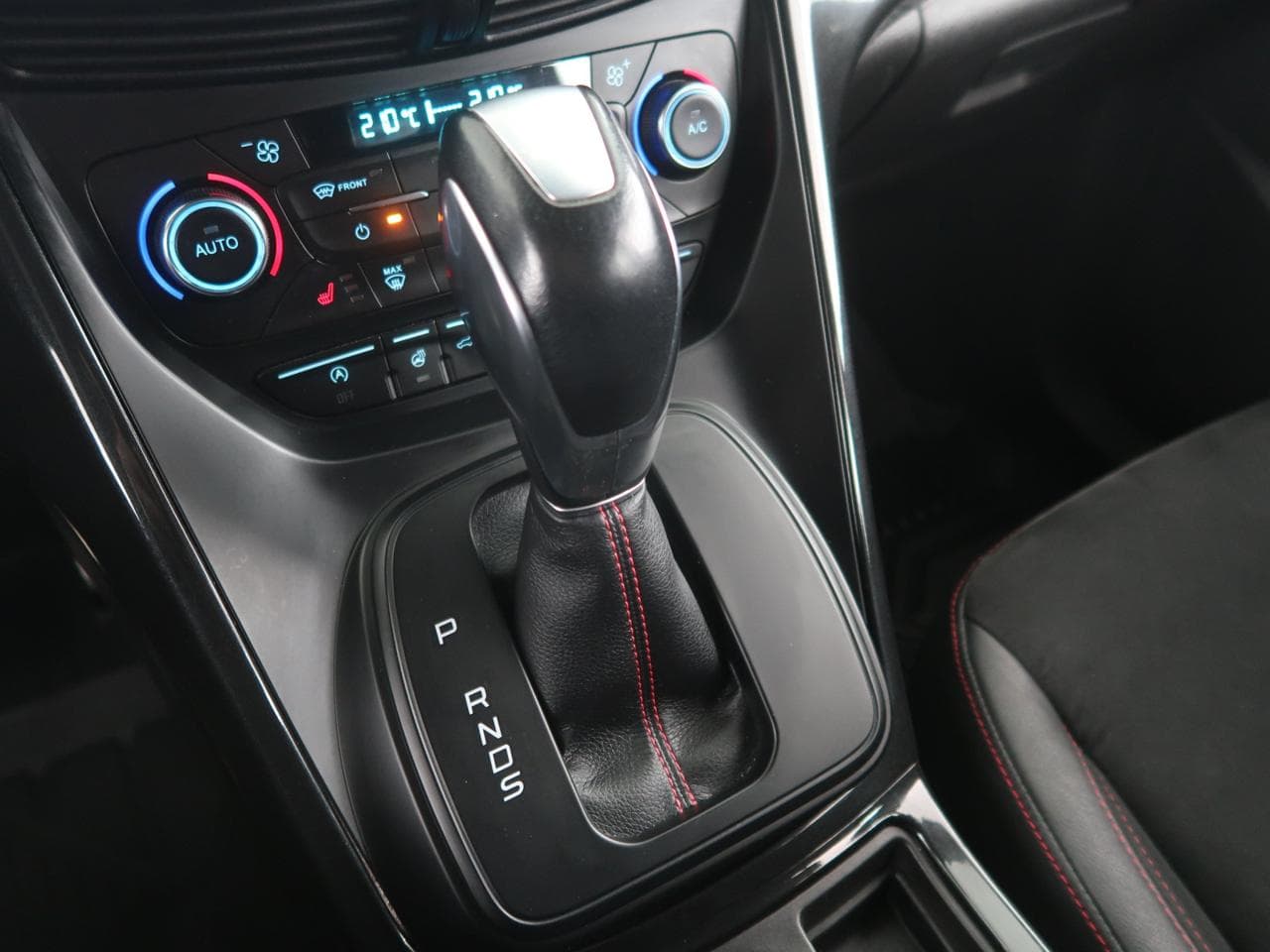 2018 Ford KUGA - 35
