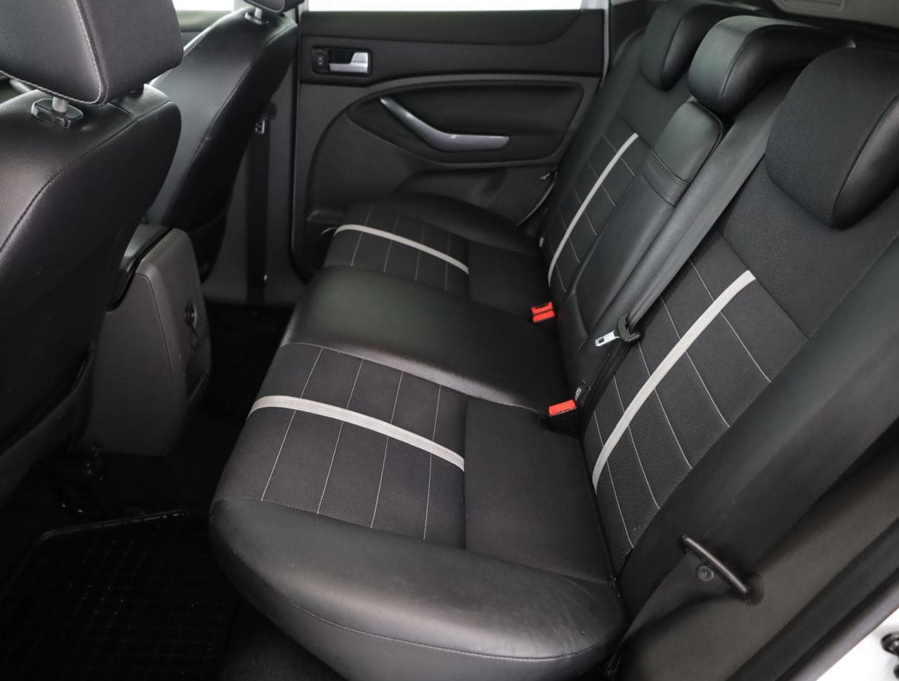 2011 Ford KUGA - 27