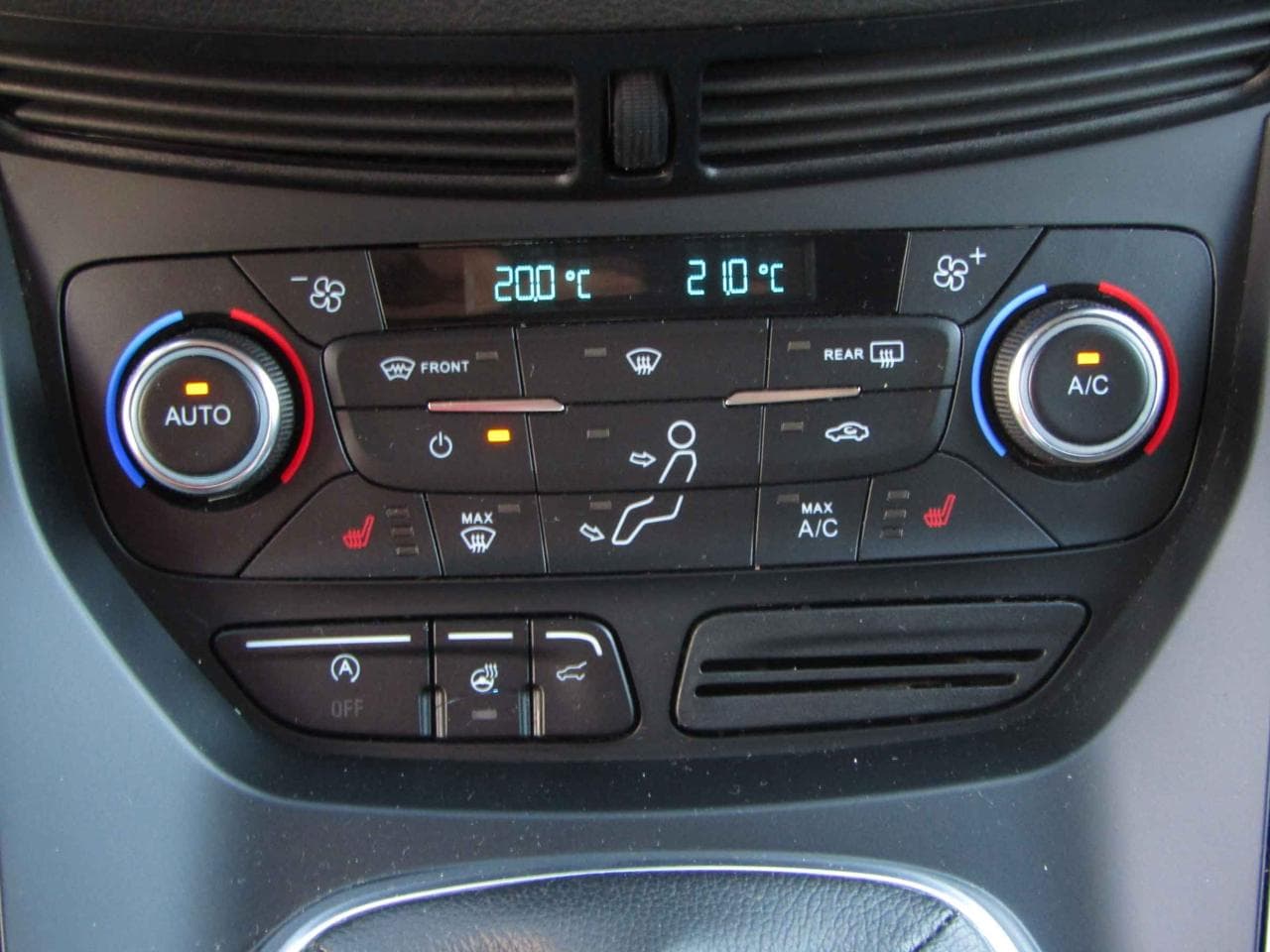 2019 Ford KUGA - 19