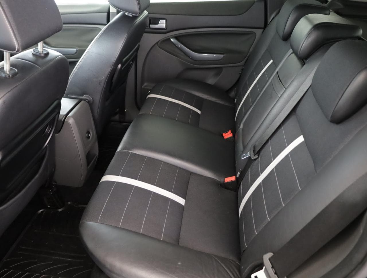 2009 Ford KUGA - 12